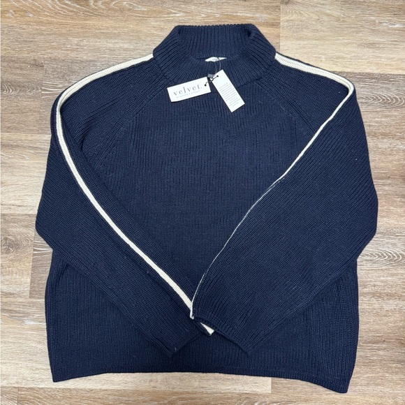 VELVET by Graham & Spencer Women's Teagan Engineered Stitches Sweater - Picture 11 of 11